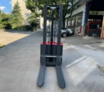 Apilador eléctrico con plataforma ES-A01E-...P 2