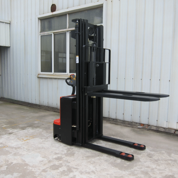 Apilador eléctrico timón lateral ES-A01E-... 1