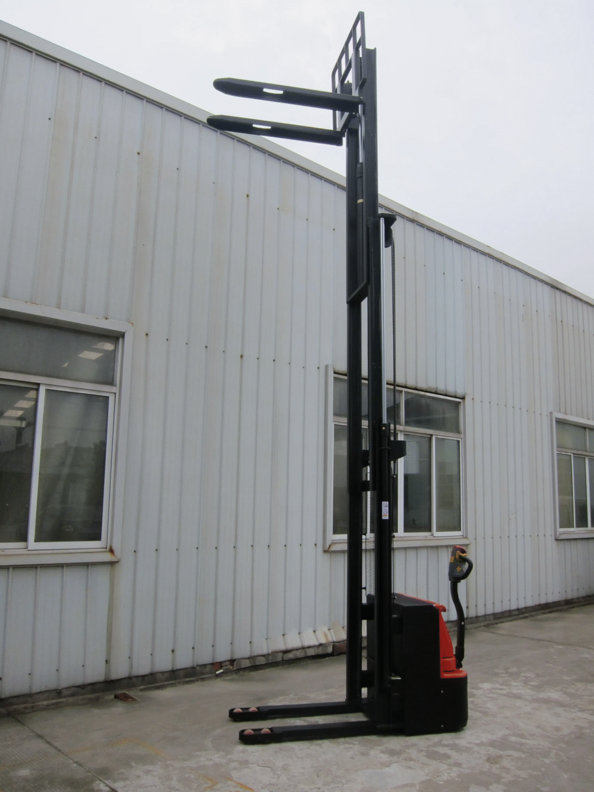 Apilador eléctrico timón lateral ES-A01E-... 3