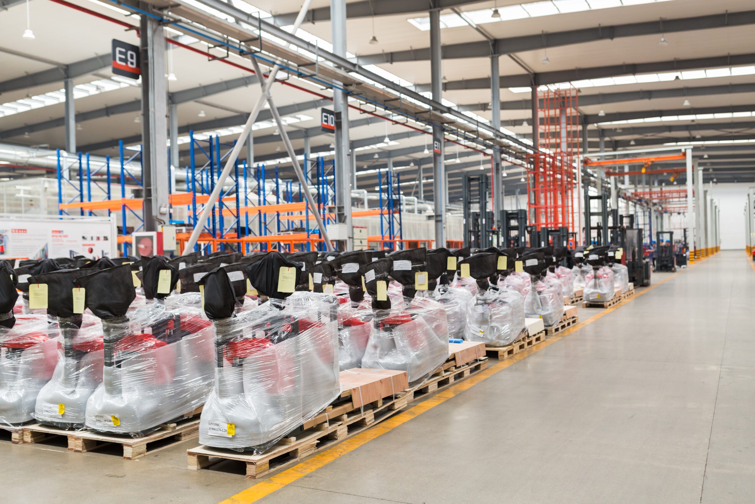 Sobre nosotros 3 Boltrade Solutions. Qué ofrecemos. Soluciones eficientes para establecimientos, almacenes y logística.